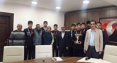 Kaymakam Topsakaloğlu, dereceye giren sporcuları kabul etti