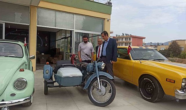 Kaymakam Topsakaloğlu klasik araçları yakından inceledi