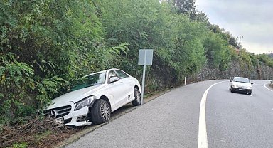 Kaza yapan otomobil terk edilmiş halde bulundu