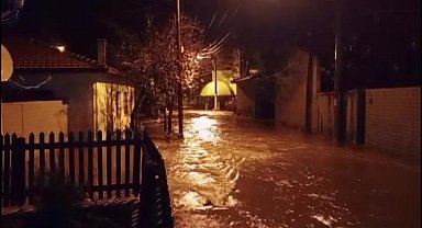 Kazdağları'nın eteklerindeki köylerde sokaklar derelere döndü