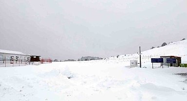 Keltepe Kayak Merkezinde kar kalınlığı 50 santimetreyi buldu