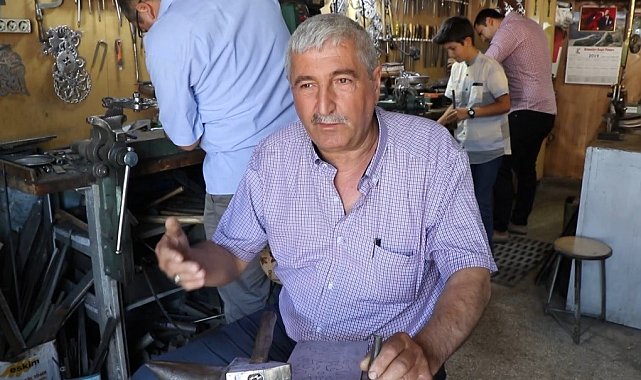 Kemaliye'nin son kapı tokmak ustası hayatını kaybetti