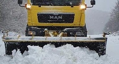 Kırklareli'de kardan kapanan köy yolları açıldı