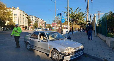 Kırmızı ışık ihlalinin kazayla sonuçlandığı anlar kamerada