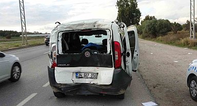 Kırmızı ışıkta bekleyen araca tır arkadan çarptı: 1 yaralı