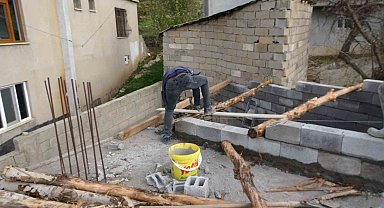 Kış aylarının çetin geçtiği Bitlis'te çatı onarımları devam ediyor