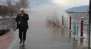Kocaeli'de fırtına: 7 balıkçı teknesi battı