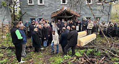 Kocaeli'deki aile katliamında ölen anne ile oğlu Sinop'ta toprağa verildi