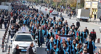Konya'da 5 üniversitenin akademisyenleri İsrail'e tepki için "sessiz çığlık" yürüyüşü düzenledi