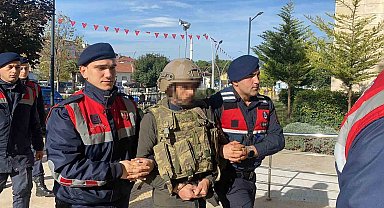 Köy muhtarını vuran şahıs adliyeye kask ve çelik yelekle getirildi