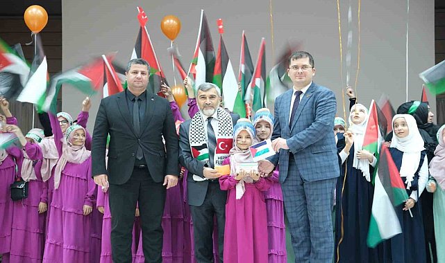 Kur'an kursu öğrencilerinden Filistin'e destek