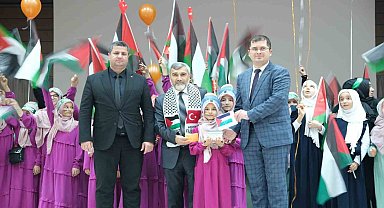 Kur'an kursu öğrencilerinden Filistin'e destek