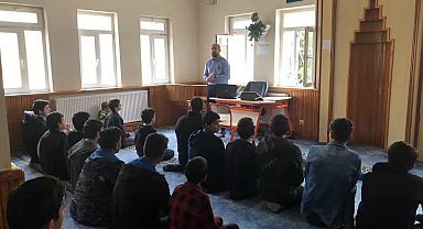 Kur'an kursu öğrencilerine 'Kişisel Bakım ve Sağlıklı Yaşam Eğitimleri' semineri verildi