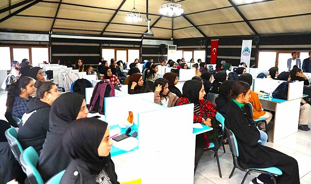 Kuş'tan gençlere sınırsız destek sözü