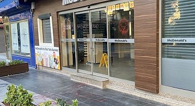 Kuşadası'nda İsrail'i sprey boyalarla protesto ettiler