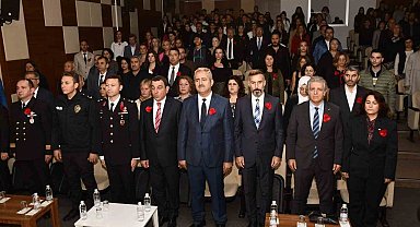 Kuşadası'nda Öğretmenler Günü kutlandı