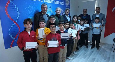 Kuyucak'ta BİLSEM öğrencilerine tablet hediye edildi