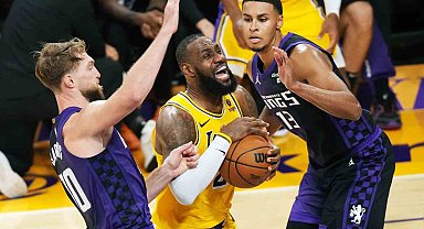 Lakers'ta LeBron James'in triple-double performansı galibiyete yetmedi
