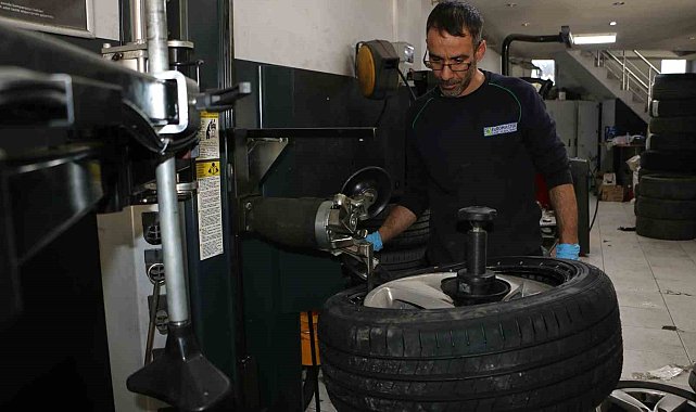 Lastikçilerde kış mesaisi başladı