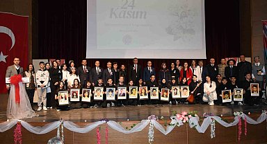 Lise öğrencileri şehit öğretmenleri unutmadı