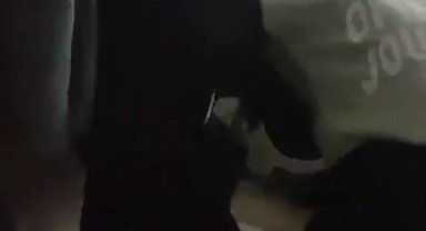 Lise öğrencisi kızların sınıftaki kavgası kamerada