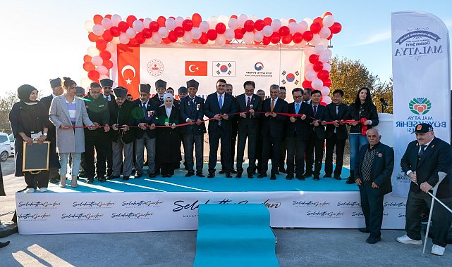 Malatya'da 210 konteynerden oluşan Korepck Mahallesi törenle açıldı