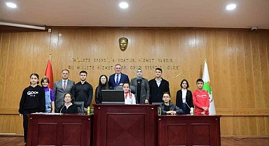 Mamak Belediyesi Meclis Salonu'nda çocuklar bir araya geldi