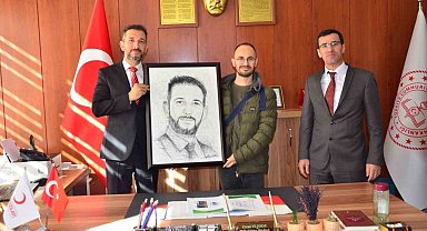 Manisa İl Milli Eğitim Müdürü Uğurelli'yi duygulandıran hediye