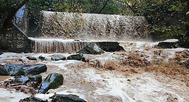 Manisa'da Kurşunlu Şelalesi sağanakla coştu