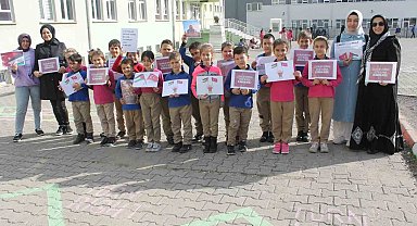 Manyas'ta ilkokul öğrencilerinden Filistinli çocuklara anlamlı bağış