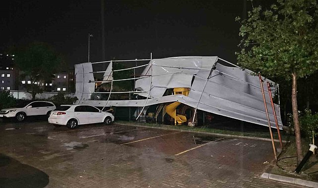 Mersin'de yağmur ve fırtına etkili oldu