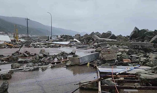 Milyonlarca liralık hasar oluşan Esenköy balıkçı barınağı tanınmaz hale geldi