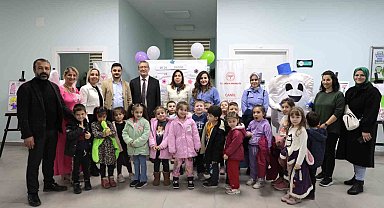 Minik ellerden resim sergisi