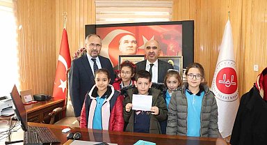 Minik öğrenciler harçlıklarını Filistin'e bağışladı