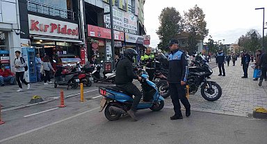 Motosiklet sürücülerine 5 bin lira ceza kesildi