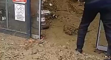 Mudanya'da dere taştı, dükkanlar çamur deryasına döndü