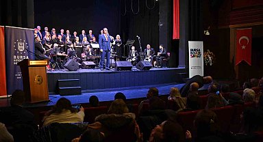 Muhtarlık mührünü sahnede vurdular