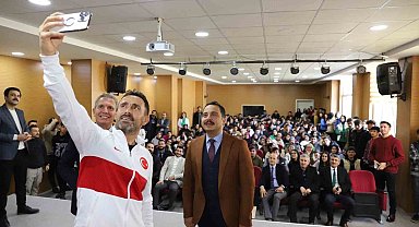 Muradiye'de "İşte O An" konulu konferans düzenlendi