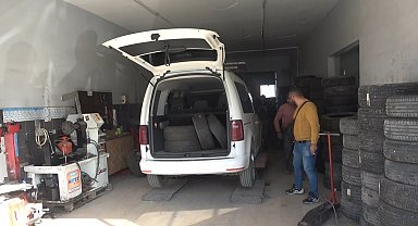 Muş'ta oto lastikçilerde kış lastiği mesaisi başladı