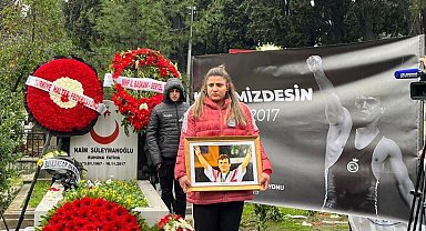 Naim Süleymanoğlu kabri başında anıldı
