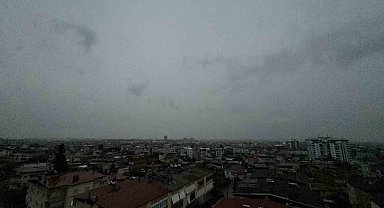 Nazilli yeni günü gök gürültüsü ve şimşeklerle karşıladı