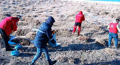 Nemrut Kalderası'ndaki yaban hayvanları için yem bırakıldı