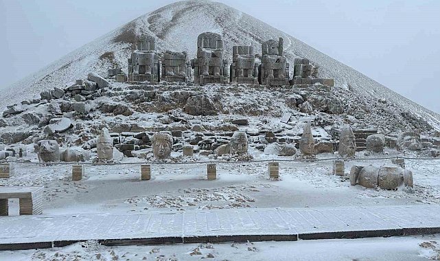 Nemrut'a mevsimin ilk karı yağdı