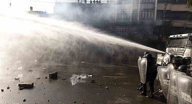 Nepal'de monarşi yanlısı göstericilere polis müdahalesi