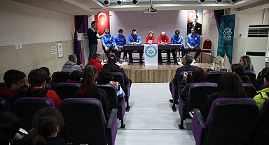 Nilüfer'in hentbolcuları ve öğrencilerden keyifli sohbet