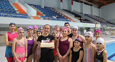 Öğrencilerden antrenörlerine unutulmaz 'Öğretmenler Günü' sürprizi