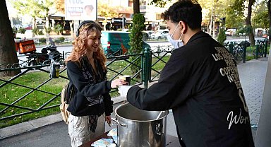 Öğrencilere sıcak çorba ikramı devam ediyor