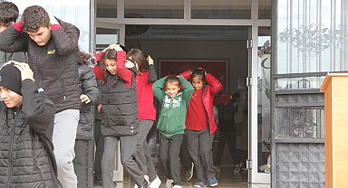Öğrencilere uygulamalı afet eğitimi