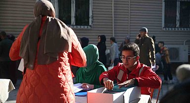 Öğrenim desteği alan öğrencilere banka kartları teslim edildi