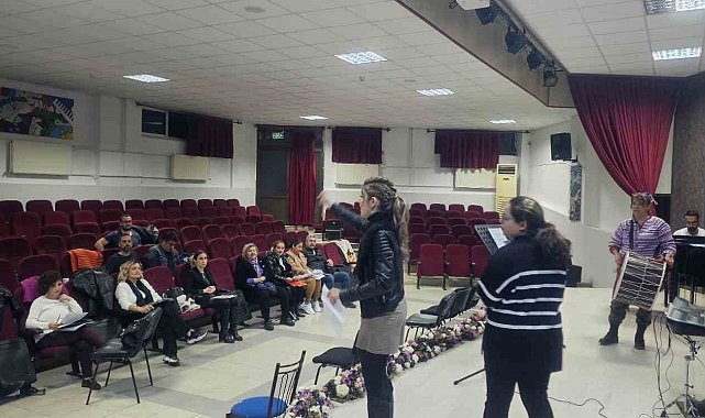 Öğretmenler koroda hünerlerini sergileyecek